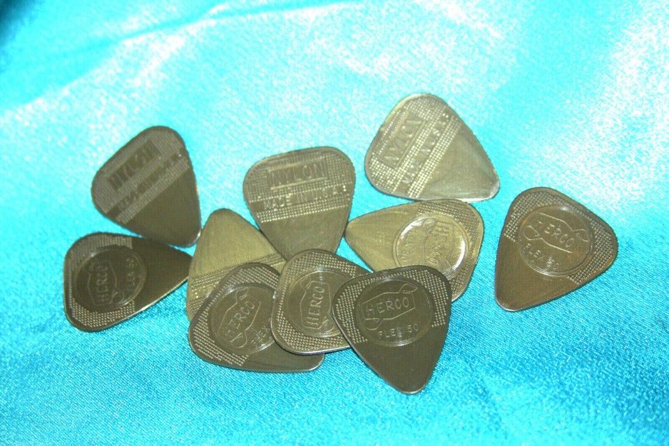 12 X Dunlop Herco Flex Guitar Picks Plectrums 2 Of Each Size In A Handy - Foto 2