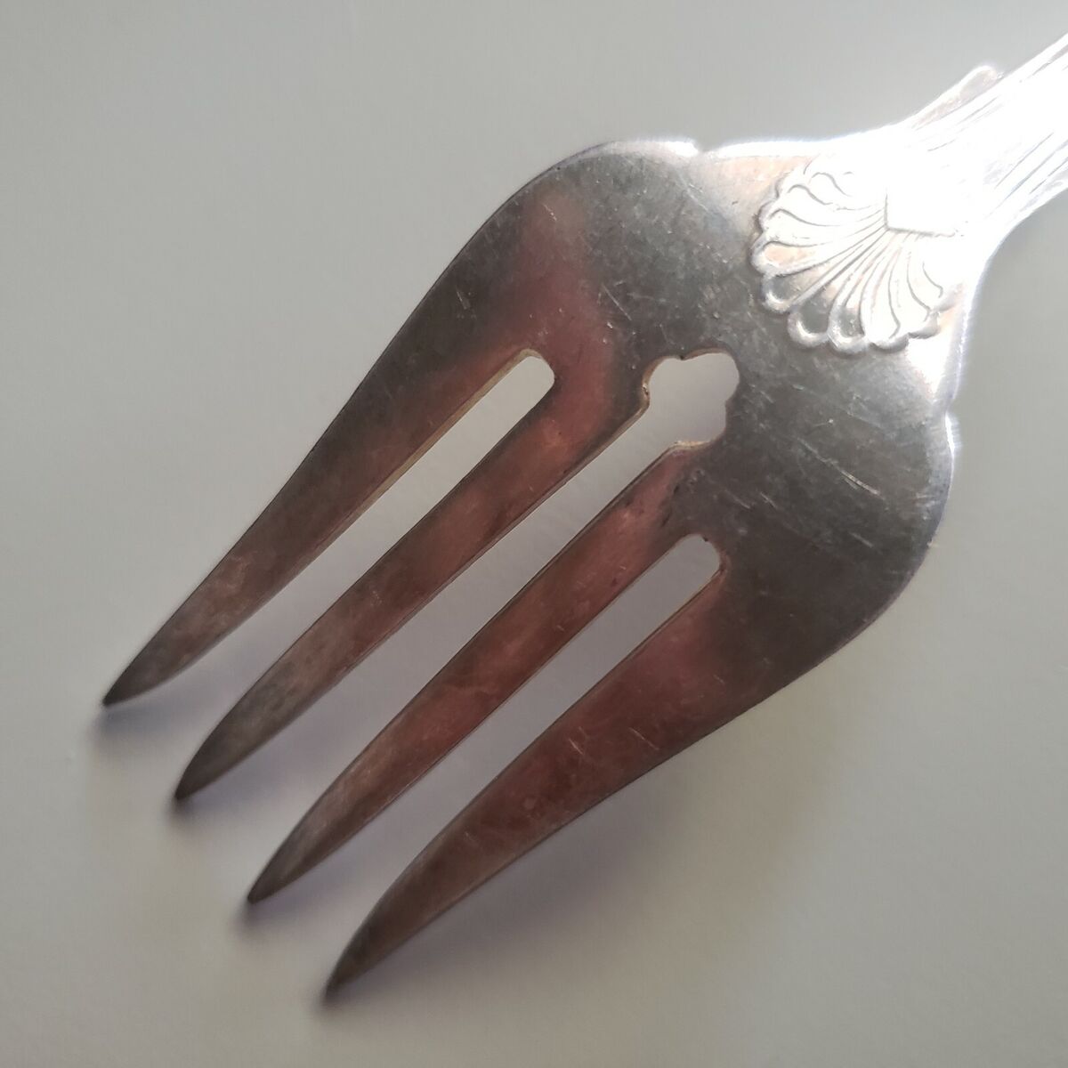 ANTIQUE VINTAGE COLLECTIBLE FORK 6.25 ANTIQUE VINTAGE COLLECTIBLE FORK 6.25
