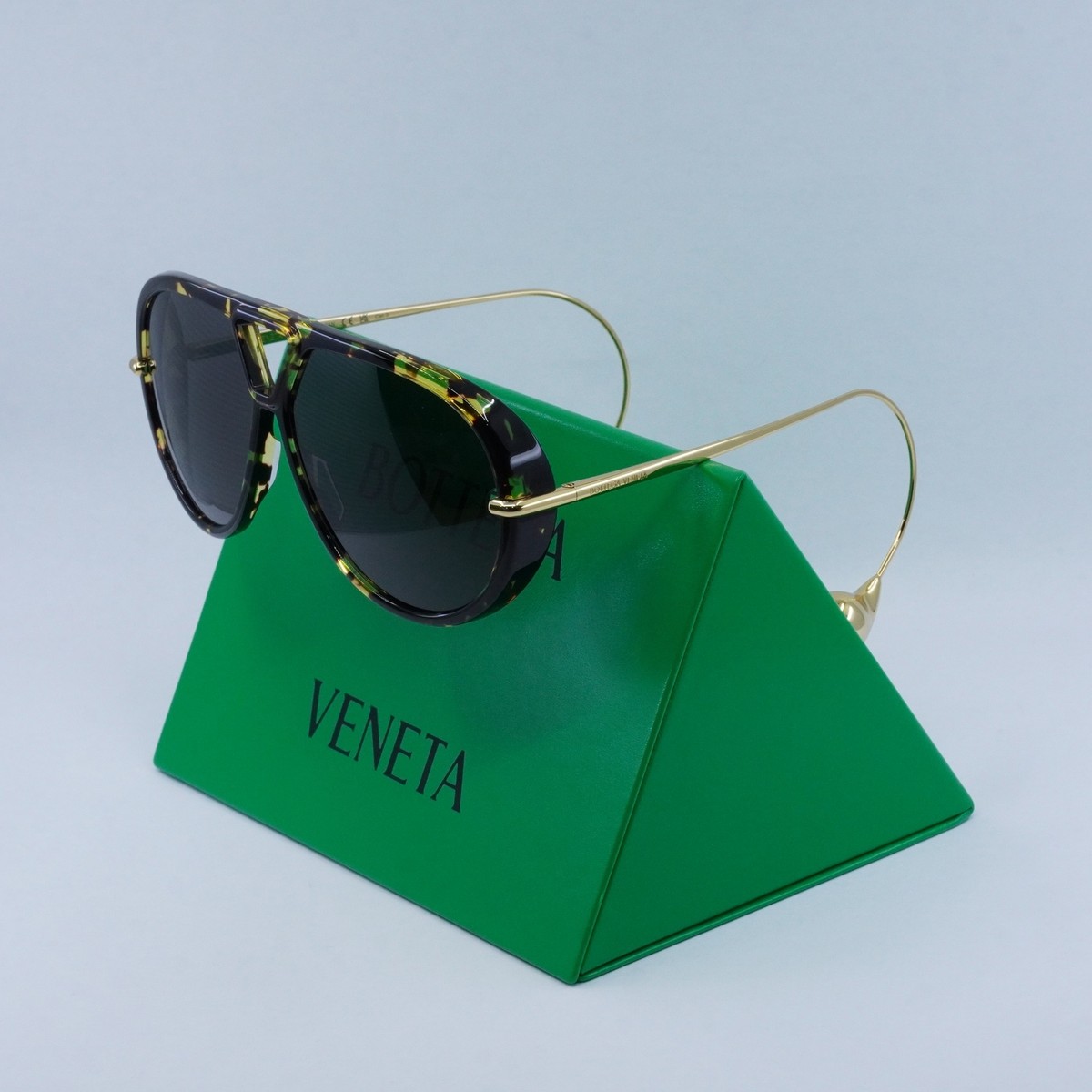 Bottega Veneta BV1273S 005 Sunglasses Havana Gold Geometric Frame, Grey Lenses Bottega Veneta BV1273S women Havana Pilot Sunglasses  main image 3