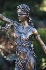 WU71832  FIGURINE  STATUETTE   DIEU  LA JUSTICE AVOCAT  STYLE    BRONZE  THEMIS