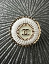 chanel metallknopf