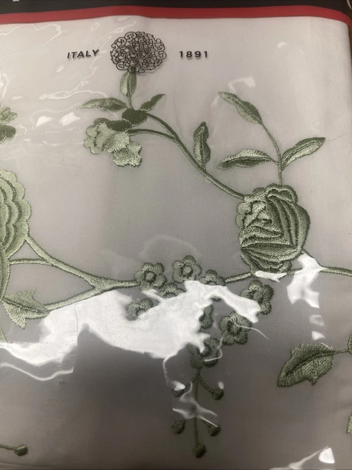 Par de fundas de almohada estándar Sferra Rosina 3125 blancas con flores verdes Foto 3 de 4