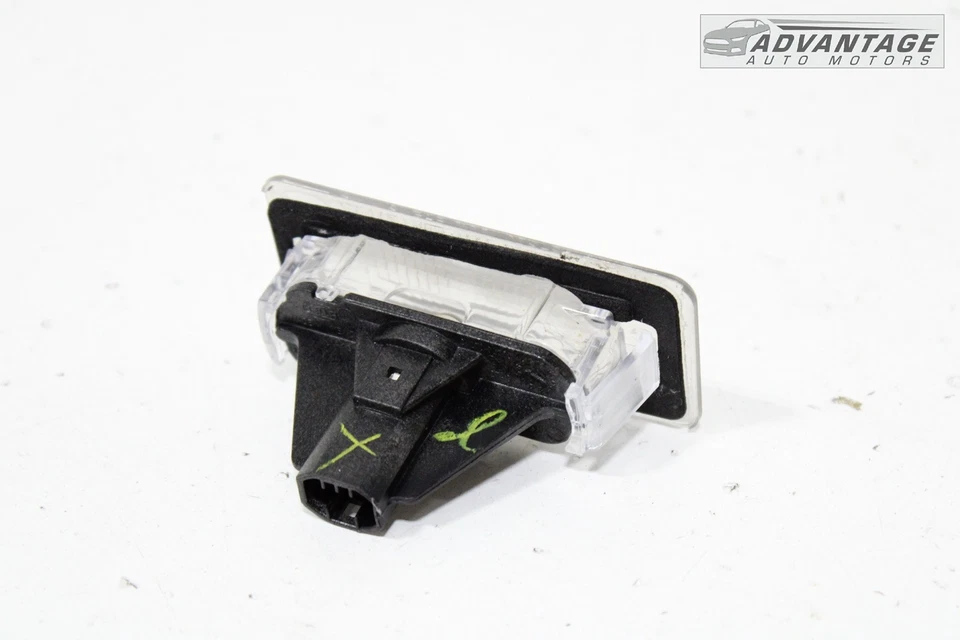 Toyota Corolla 2014-2019 sedán trasero izquierdo o derecho matrícula luz lámpara OEM Foto 2 de 4