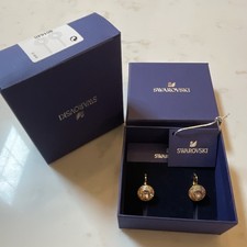 Swarovski Gold Tone Leverback Dangle Earrings Champagne Crystal Bezel 1.5cm