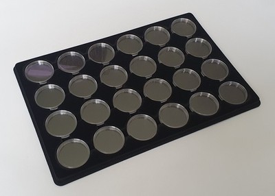 Schwarzes Münztablett mit Klarsichtdeckel und 24x Kapseln 39mm 5£, 1 Krone, 1oz Silber