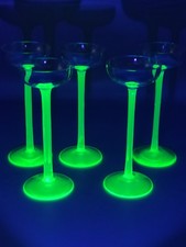 5 Jugendstil Likör Schnaps Gläser Uranglas Stiel  antik Top Zustand 14 cm hoch