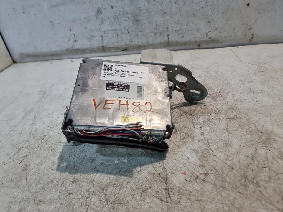Toyota Rav4 Engine Control Unit ECU 2.0 Petrol Manual 2005 Facelift 89661-42A22 - Image 2 of 4