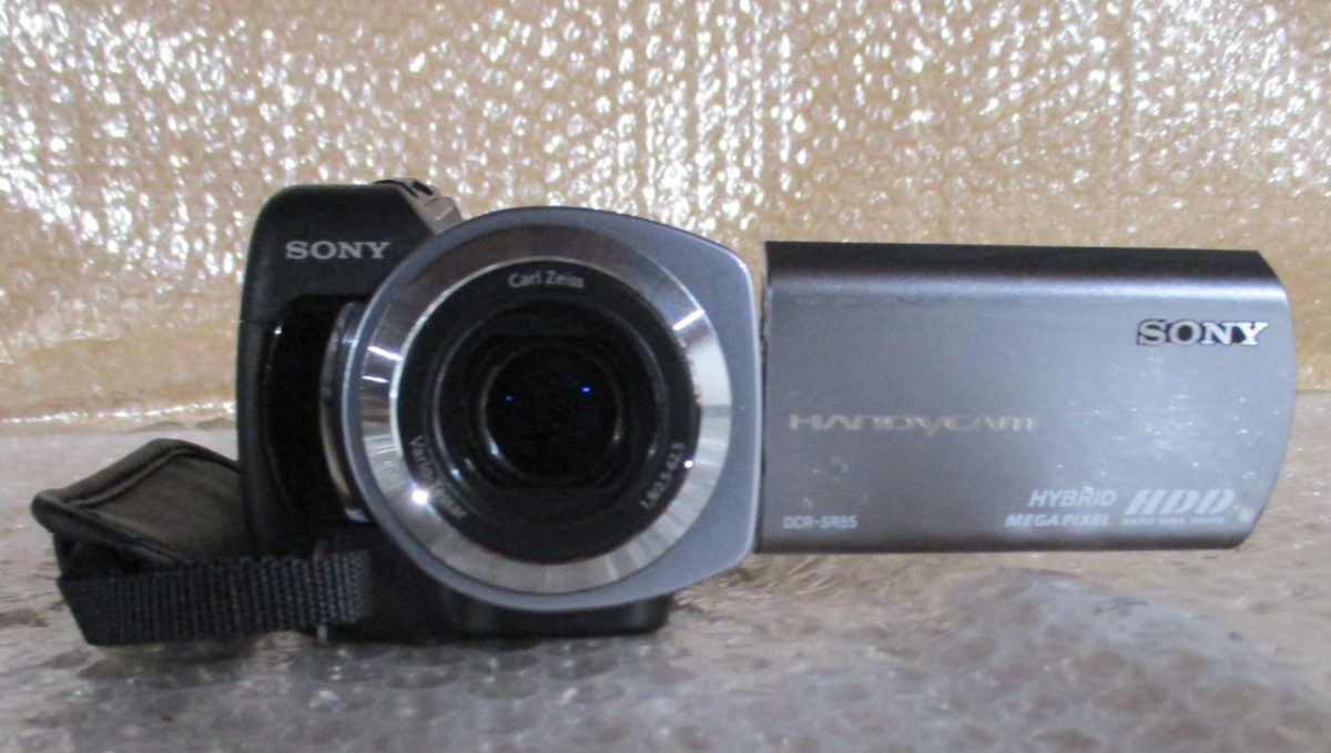 Sony Handycam DCR-SR85 - 60gb HDD/25x Optical Zoom W/BATTERY, BAG