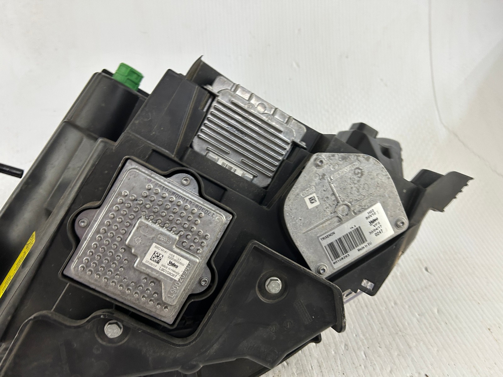 OEM| 2017-2020 Maserati Levante HID Headlight (Right,Passenger) Ballast Included