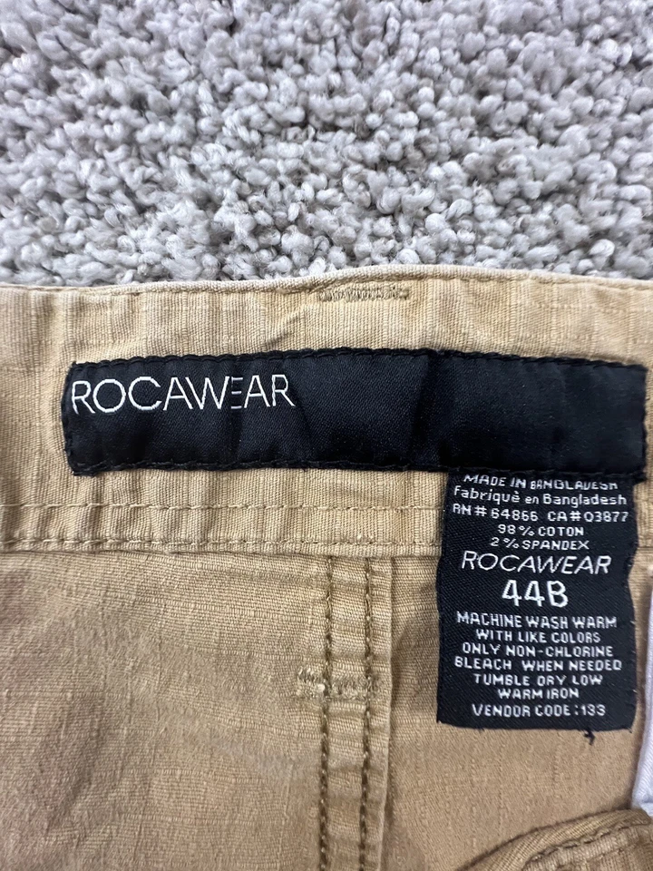 Pantalones Cortos Carga Rocawear Para Hombre Talla 44B Bolsillos con Cremallera Largo Más Largo Frente Plano Foto 3 de 4