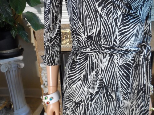 Diane Von Furstenberg Vintage Inspired Black/White Print Silk Skirt Suit Size 6 - Picture 13 of 24