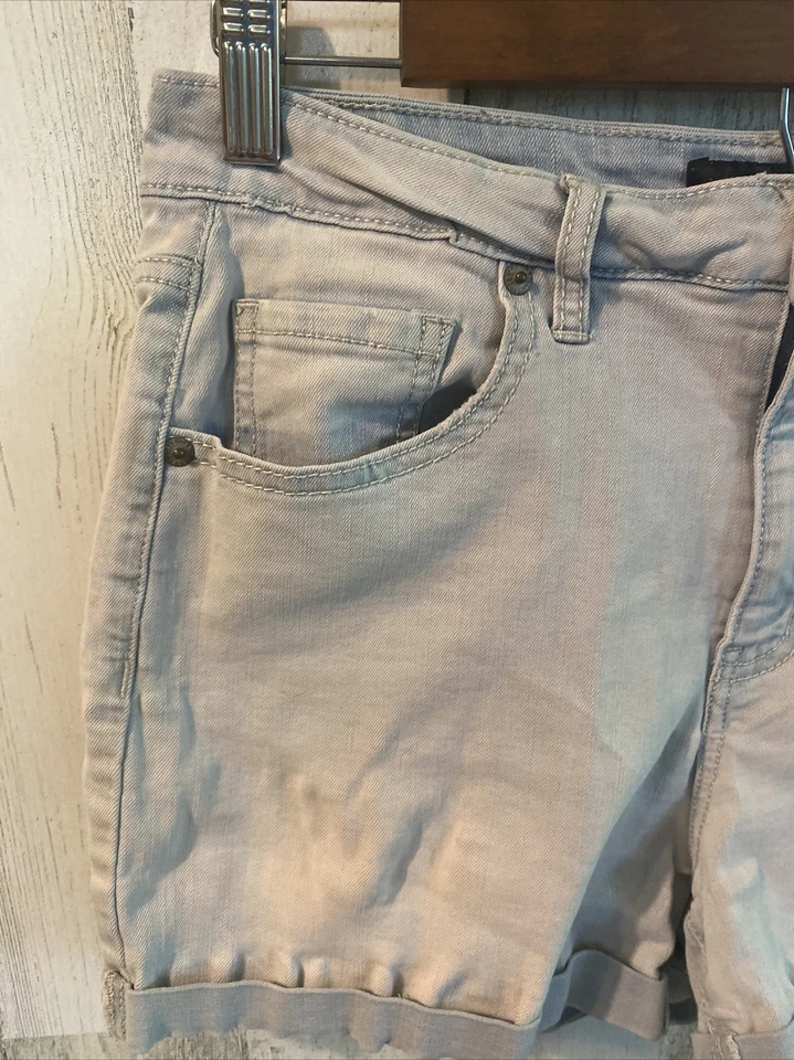 Pantalones Cortos de Jean Aeropostale Midi de Cintura Alta Denim Claro Talla 10 Foto 2 de 4