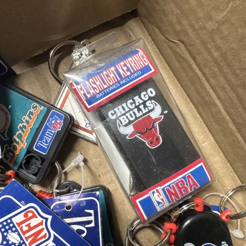 35 Lot Vintage keychains Yankees, Giants, Bulls Bills Basketball Football - 第 4/8 張圖片