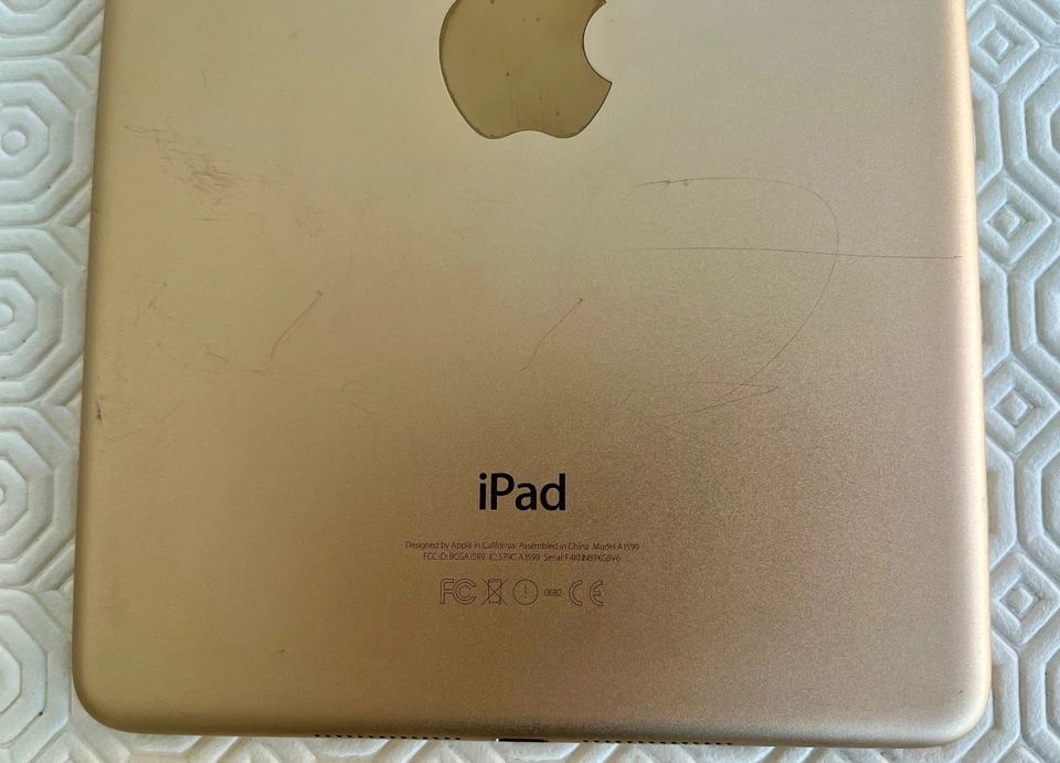 iPad Mini 3 3rd Gen 64GB Gold Wifi | GOOD CONDITION - Image 3 of 4