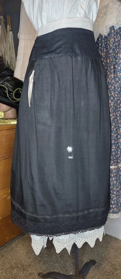 Черная викторианская юбка из хлопковой смеси с красивой кружевной отделкой - Изображение 4 из 4