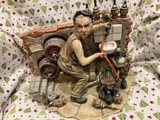 VIntage Capodimonte 'Watering the wine'