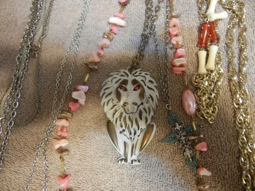 VINTAGE JEWERY, USED, OVER 25 PCS ALL SOLD TOGETHER MOSTLY LONG NECKLACES - Picture 7 of 15