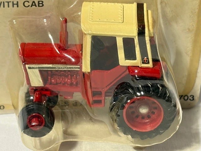 ERTL International Harvester 1086 Tractor w/ Cab, Red, 1/64, NIB, Metal Stack - Image 2 of 2