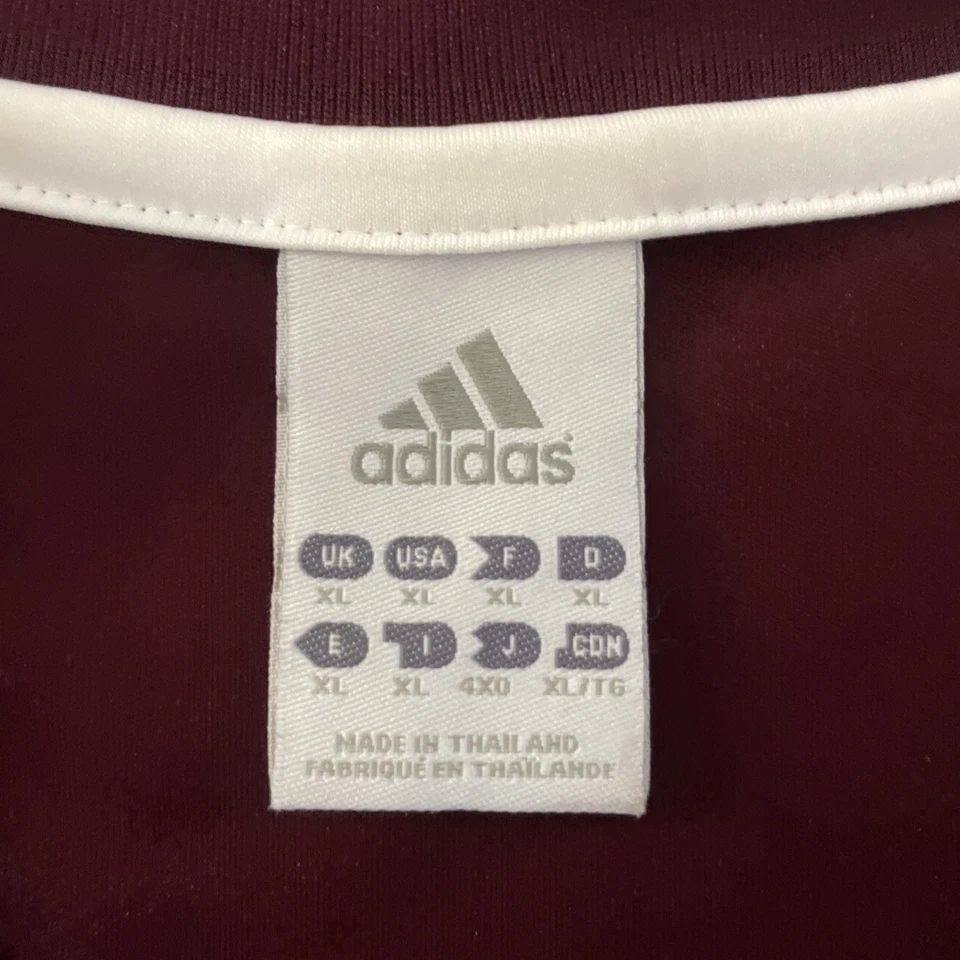 Camiseta Adidas Climalite Manga Corta Para Hombre X-Grande Granate Tres Rayas Cuello en V Foto 2 de 4