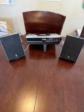 Yamaha Compact Stereo System lot, Model CRX-TS20, with speakers wires