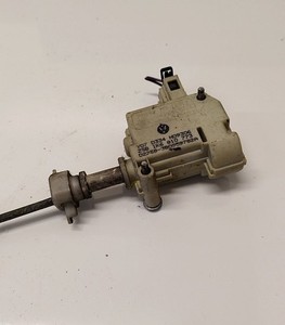 1K6810773 Stellmotor Microschalter, Heckklappe Heckklappenschloss DE2823302-72