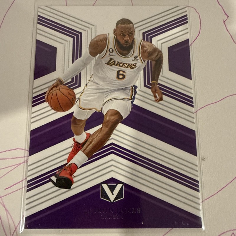 2022-23 Panini Chronicles - Vertex LeBron James #185