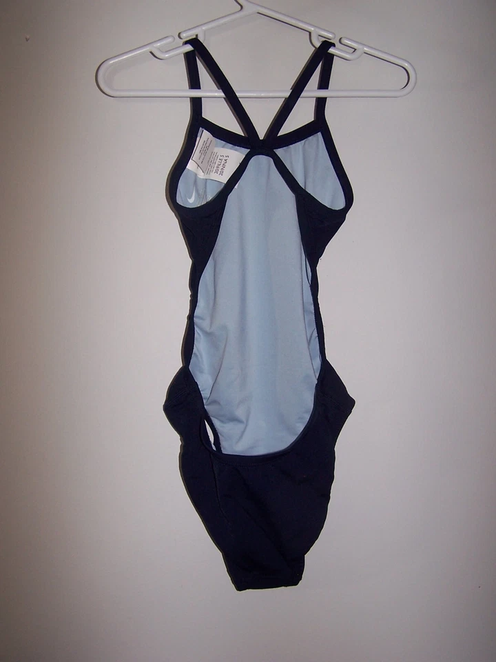 Traje de baño NIKE Performance de una pieza negro para niñas talla 20/5 Foto 2 de 3