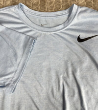 Nike Dri-Fit "The Nike Tee" Women  s S Blue Athletic T-Shirt Short Sleeve