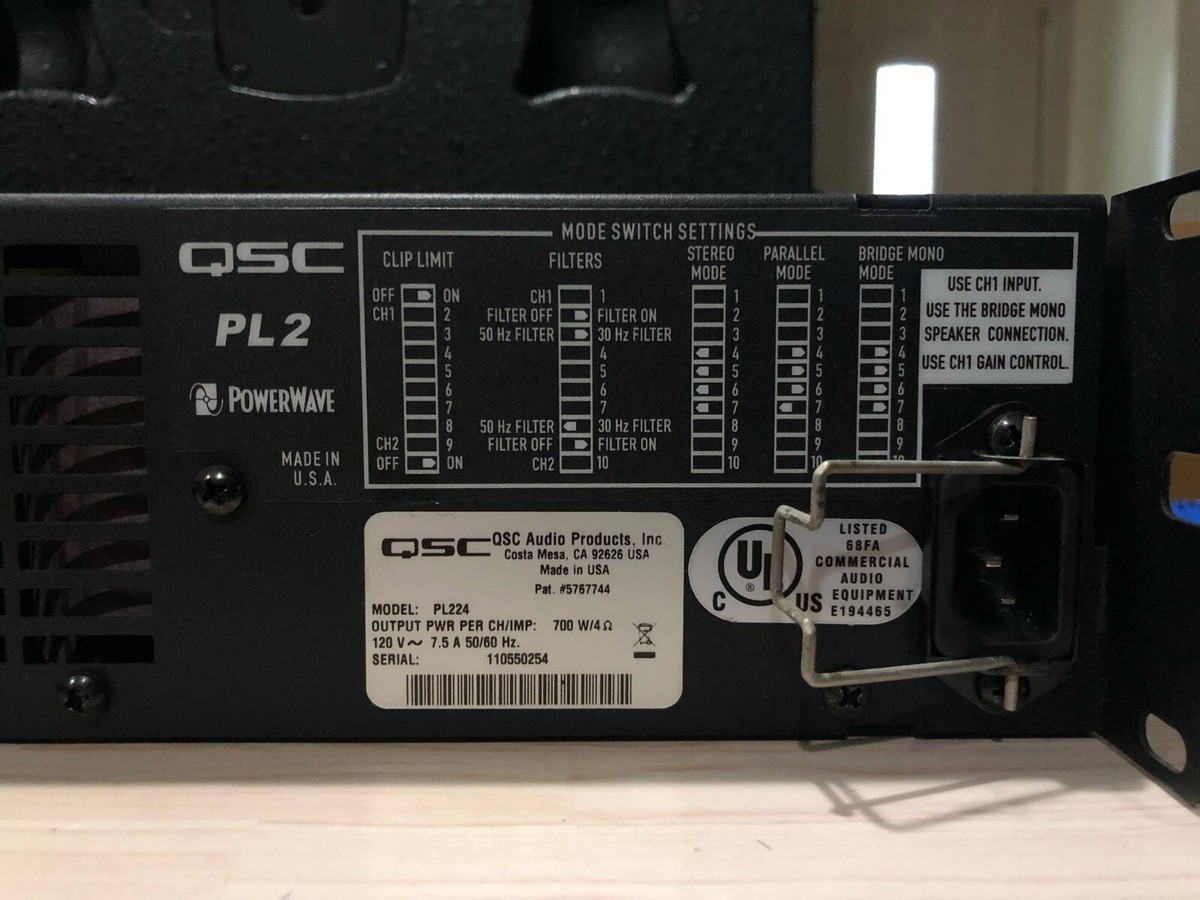 QSC PL224 Powerlight 2 Series 2400 Watt Professional Power
