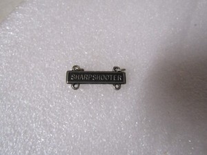 MILITARY INSIGNIA US ARMY MARKSMANSHIP QUALIFICATION TAB SHARPSHOOTER RIFLE TAB