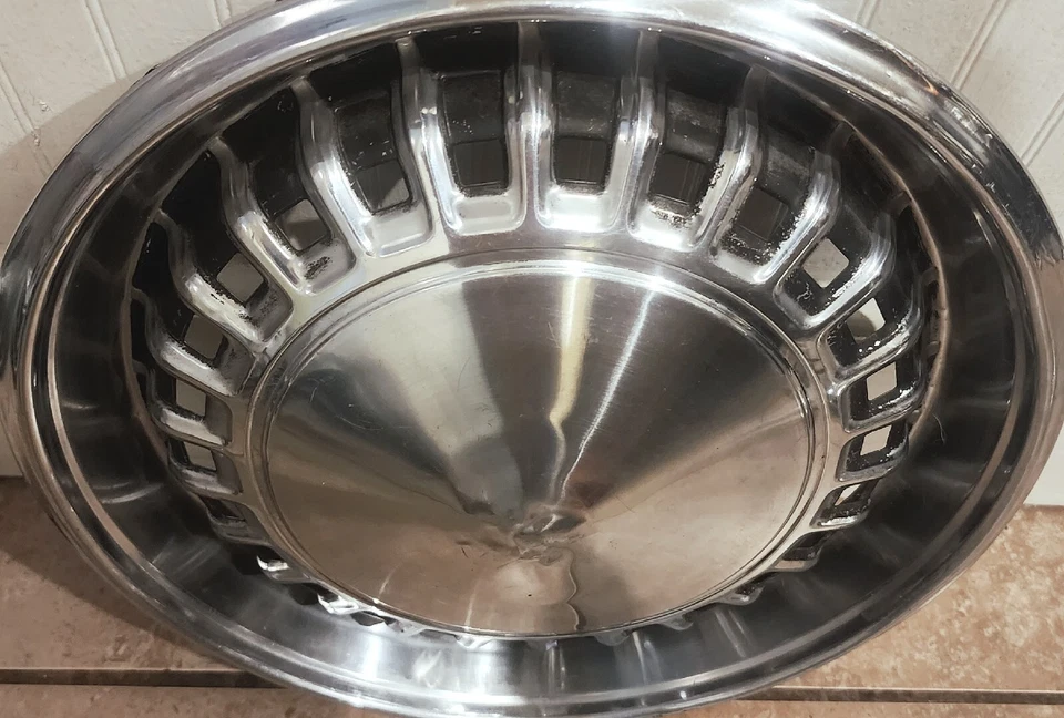 (1) Cubierta de rueda tapacubos vintage OEM 1971 Plymouth Fury Satellite 15" #0L 2944427 Foto 3 de 4