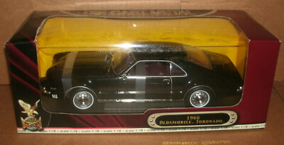 1/18 Scale 1966 Oldsmobile Toronado Diecast Car 11.5