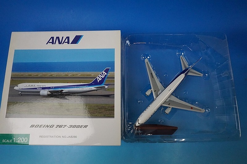 1:200 B767-300ER ANA Kanji Logo JA8286 NH20030 ANA airplane 1:200 B767-300ER ANA Kanji Logo JA8286 NH20030 ANA airplane