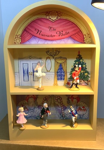 1996 HALLMARK KEEPSAKE NUTCRACKER BALLET DISPLAY STAGE & 5 MINI ORNAMENTS & BOX