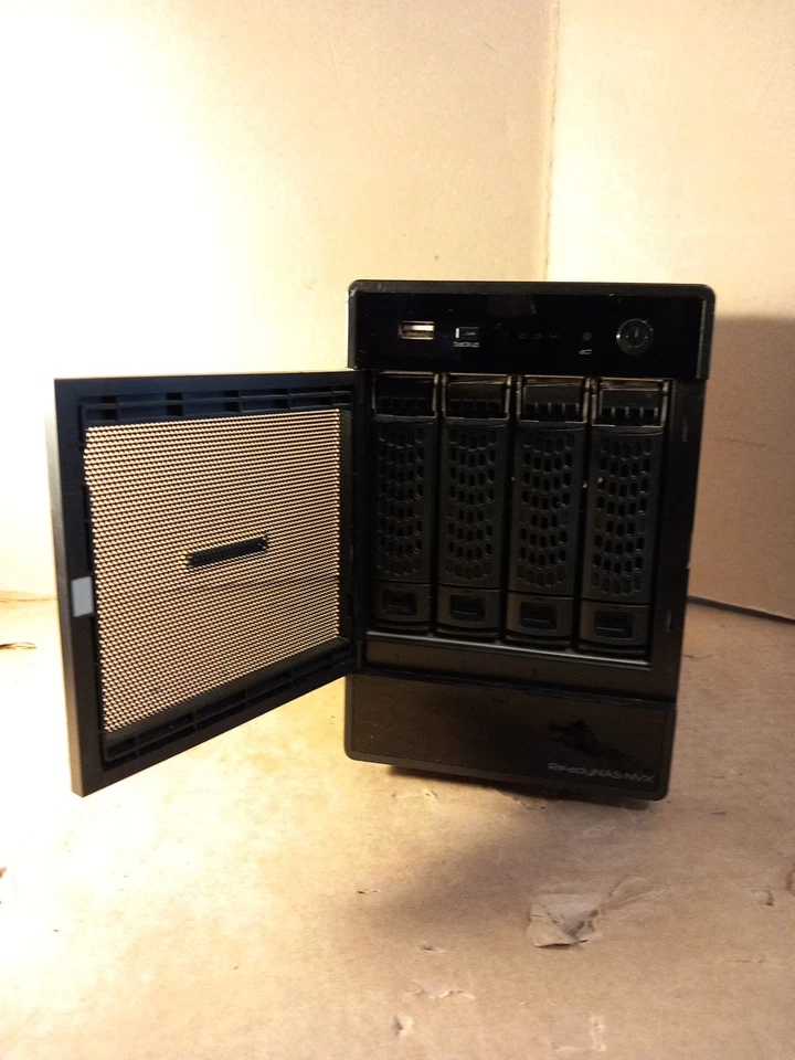 Netgear ReadyNAS RND-4A RNDP4000 4 Bay NAS Device 2 x LAN, 3 x USB, 4 x caddies - Image 3 of 4