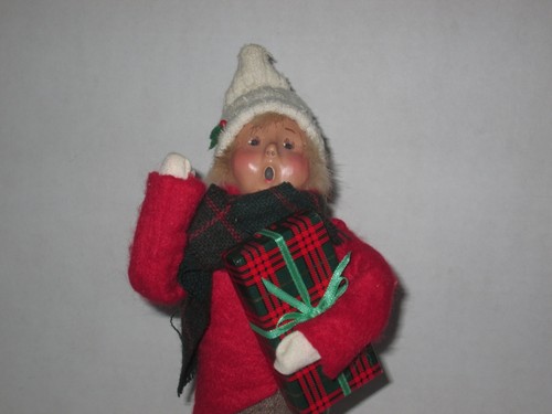 Byers Choice 1999 Boy with Gift - Picture 2 of 2