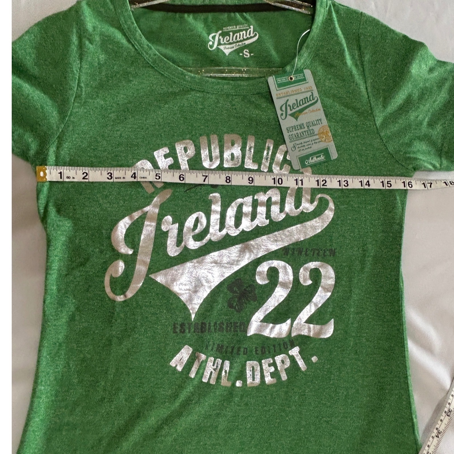Republic of Ireland Athletic Dept Green Silver Foil Graphic T-Shirt Small NWT image 5