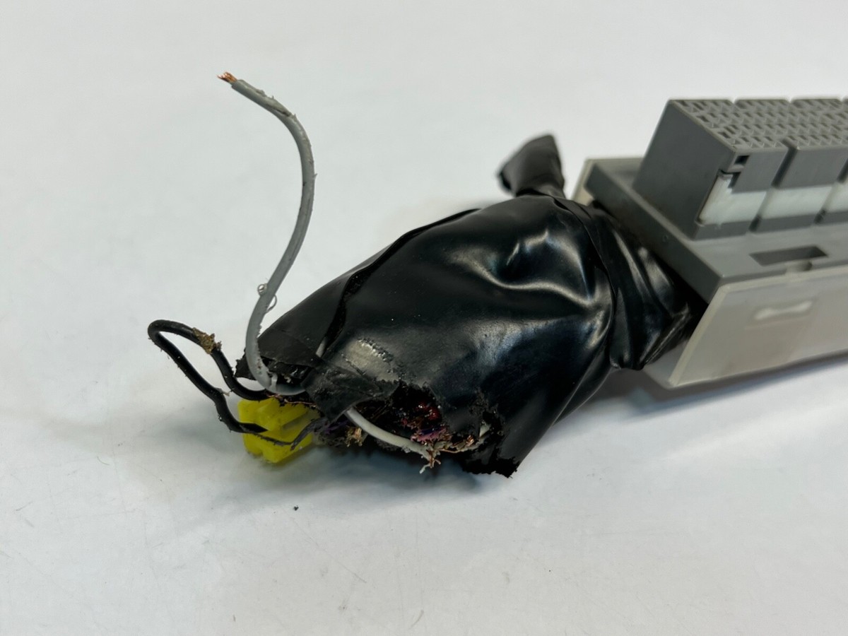 2003 Nissan Xterra 3.3L 6 Cyl 4x2 ECM ECU Wiring Harness