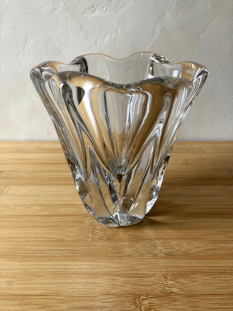 Vase de designer en forme de tulipe années 70, verre soufflé rouge orange, Dragan Drobnjak