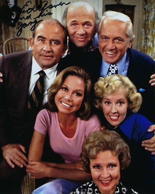 GFA Die Mary Tyler Moore Show Ed Asner Signiert 8x10 Foto EA7 COA