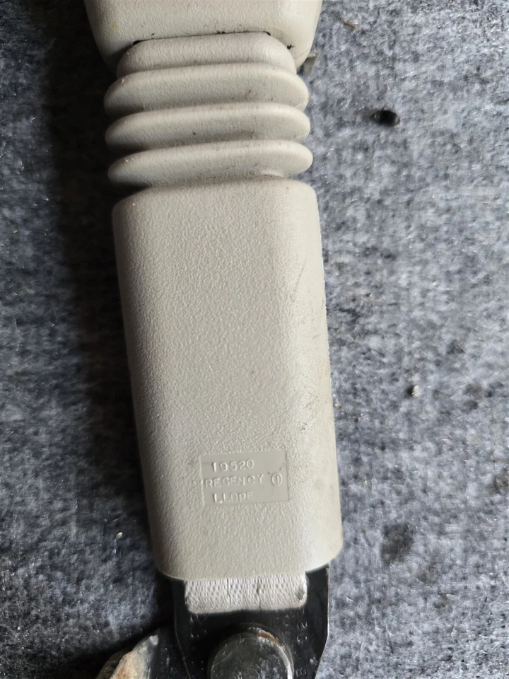 Receptor de hebilla de cinturón de seguridad trasero izquierdo lado del conductor fabricante de equipos originales Cadillac Deville 2000-2004 Foto 3 de 4