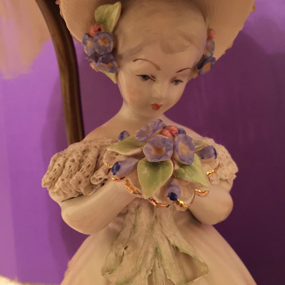 1950's Porcelain Table Lamp Works! - Image 2 of 4