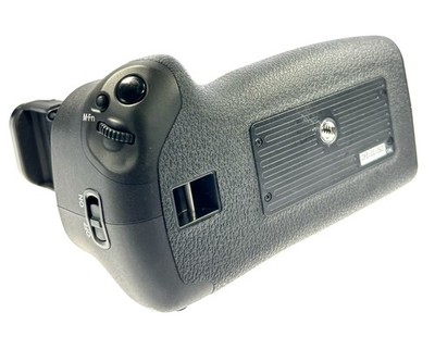 Genuine Canon BG-E11 Battery Grip for EOS 5D Mark III, 5DS, & 5DS