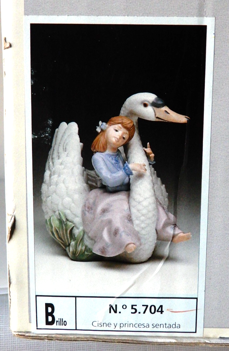 LLADRO #5704 Swan Song 7