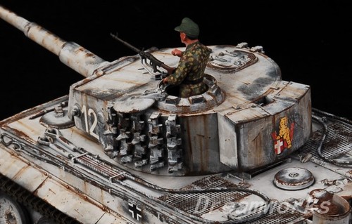 Award Winner Built Tamiya 1/35 Eastern Front Snow Tiger s.Pz.Abt506+PE+Figure - Picture 15 of 23
