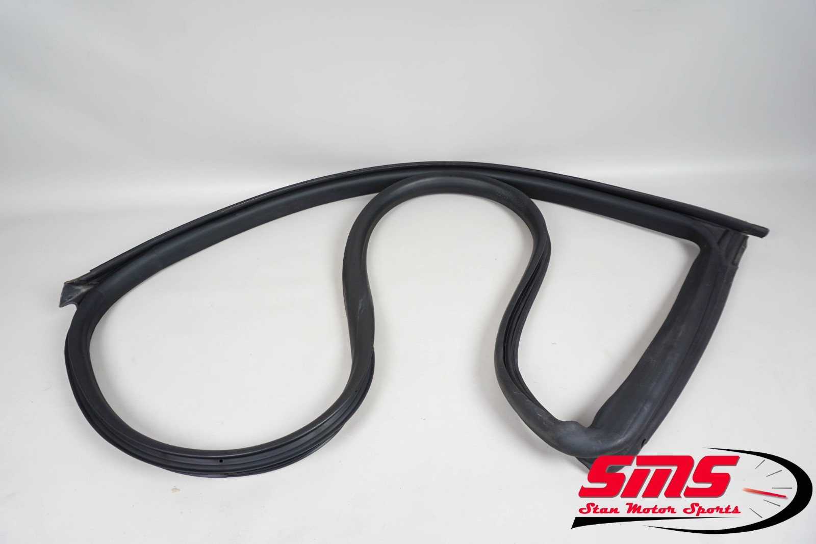 14-24 Maserati Quattroporte Ghibli M156 Front Left Door Rubber Weatherstrip OEM