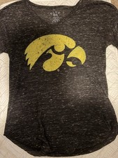 iowa hawkeyes Women’s Size Medium vintage T-Shirt