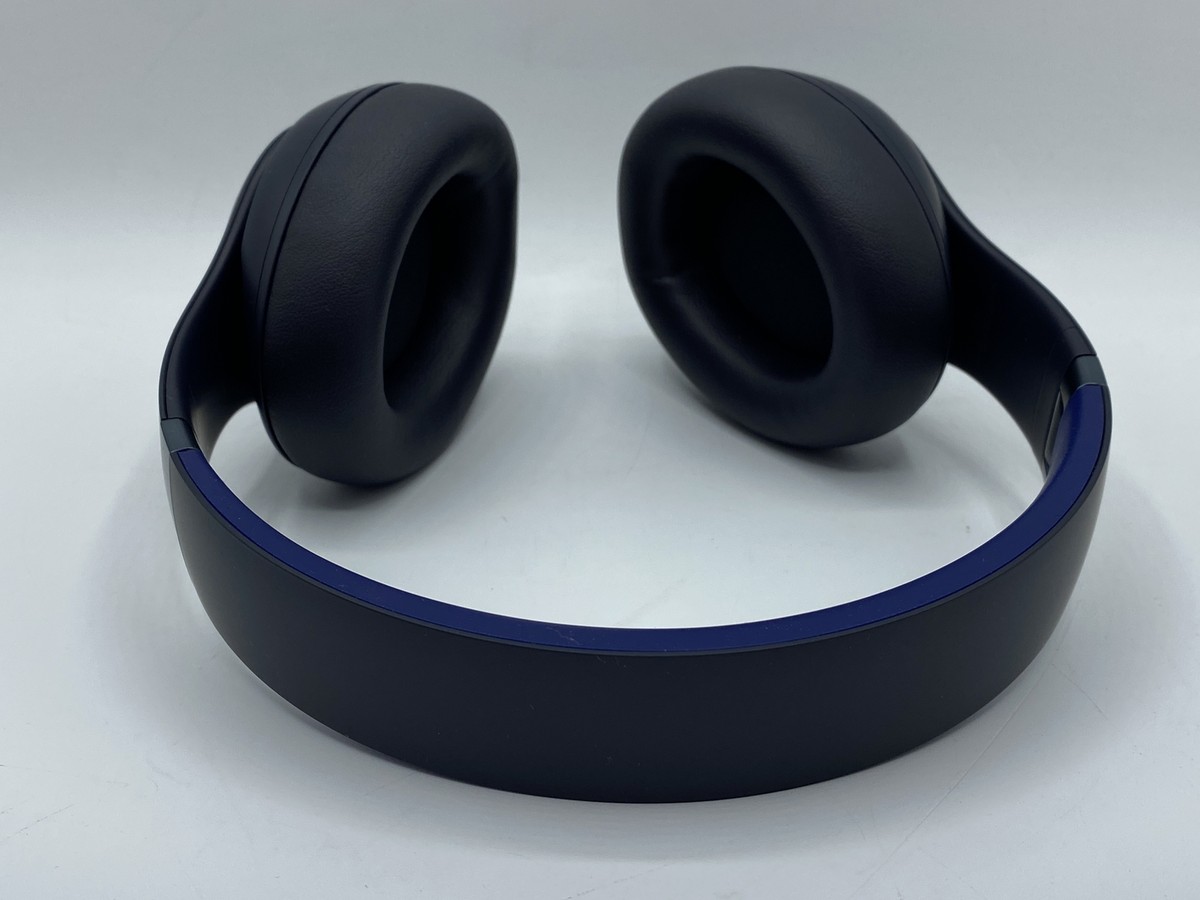 Beats by Dr Dre Studio Pro A2924 Wireless Headphones w/ Case