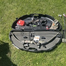 PSE Nova Compound Bow, Right hand, Mossy Oak Camo with CASE And Accessories