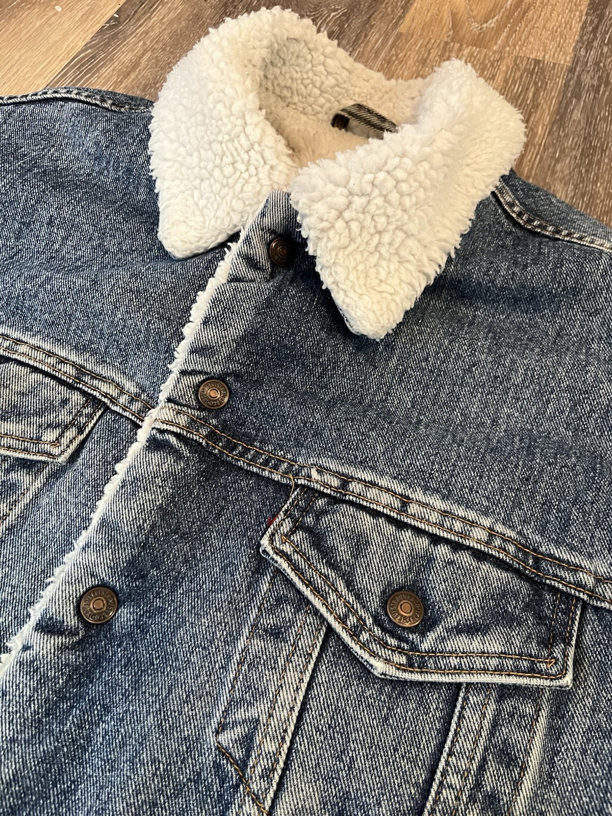 Vintage 90’s Levi’s Authentic Sherpa Lined Denim Trucker Jacket Size Large thumbnail 2